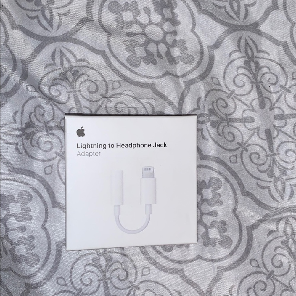 Apple Lightening to Headphone Jack adapter
